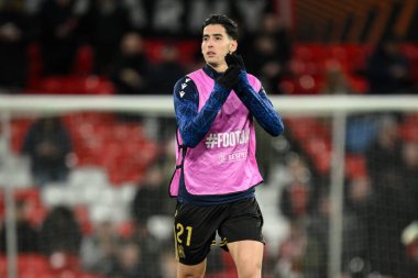 Real Sociedad 'dan Nayef Aguerd UEFA Avrupa Ligi' nde maç öncesi ısınma oturumunda Son 16 maç Manchester United 'ın Real Sociedad' a karşı Old Trafford, Manchester, İngiltere, 13 Mart 2025