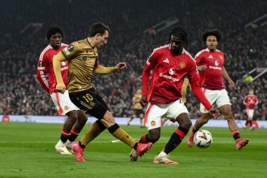 Real Sociedad takımından Mikel Oyarzabal, 13 Mart 2025 tarihinde Old Trafford, Manchester, İngiltere 'de oynanan Manchester United - Real Sociedad maçında topu çaprazladı.