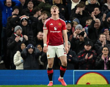 Manchester United 'dan Rasmus Hjlund UEFA Avrupa Ligi Son 16 maçında Manchester United, Old Trafford, Manchester, Birleşik Krallık' ta Real Sociedad 'a karşı