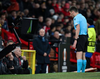 Hakem Benoit Bastien, UEFA Avrupa Ligi 'nde Real Sociedad' a penaltı verdi. Manchester United 'ın Real Sociedad' a karşı oynadığı 13 Mart 2025 'te Old Trafford, Manchester, İngiltere' de oynanan maçta.