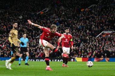 Manchester United takımından Rasmus Hjlund, UEFA Avrupa Ligi 'nde son 16 maçta Manchester United ile Real Sociedad' ın Old Trafford, Manchester, İngiltere 'de oynadıkları maçta gol attı.