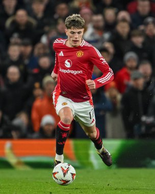 Manchester United takımından Alejandro Garnacho, 13 Mart 2025 tarihinde Old Trafford, Manchester, İngiltere 'de Manchester United ve Real Sociedad maçında topa vuruyor.