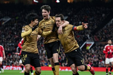 Real Sociedad 'dan Mikel Oyarzabal, 13 Mart 2025' te Old Trafford, Manchester, Birleşik Krallık 'ta oynanan UEFA Avrupa Ligi son 16 maçında 0-1 kazanma hedefini kutluyor.