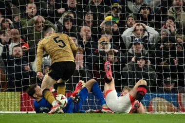 Real Sociedad 'dan Igor Zubeldia ve Alejandro Remiro Manchester United' dan Rasmus Hjlund 'u yakaladı ve 15 Mart 2025 tarihinde Manchester United' ın Old Trafford, Manchester 'da oynadığı Real Sociedad maçında ceza verdi.