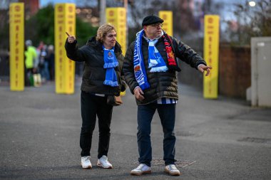 Real Sociedad taraftarları UEFA Avrupa Ligi 'nde Old Trafford' a geldiler. Manchester United 'ın Real Sociedad' a karşı oynadığı son 16 maç Old Trafford, Manchester, Birleşik Krallık 'ta 13 Mart 2025