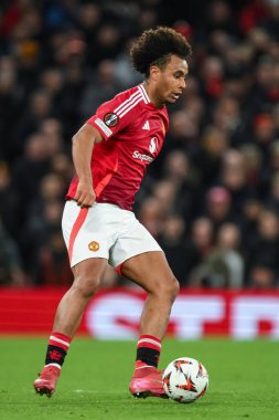 Manchester United takımından Joshua Zirkzee, UEFA Avrupa Ligi 'nin son 16 maçında Manchester United' ın Real Sociedad 'a karşı Old Trafford, Manchester, İngiltere' de 13 Mart 2025 'te oynadığı maçta topa vuruyor.