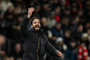 Manchester United teknik direktörü Ruben Amorim, UEFA Avrupa Ligi son 16 maç Manchester United ile Real Sociedad maçında Old Trafford, Manchester, İngiltere 'de 13 Mart 2025' te teknik alanda tepki gösterdi.