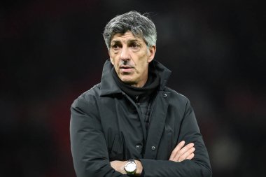 UEFA Avrupa Ligi 'nde 4-1 kaybettikten sonra üzgün bir Real Sociedad yöneticisi Manchester United ile Real Sociedad maçında 13 Mart 2025 tarihinde Old Trafford, Manchester, İngiltere' de karşılaştı.