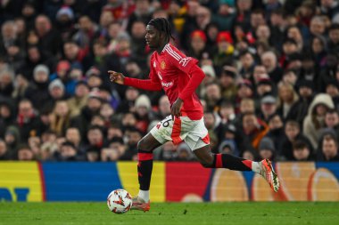 Manchester Cenneti United, 13 Mart 2025 'te Old Trafford, Manchester, İngiltere' de Manchester United ve Real Sociedad maçında topa vuruyor.