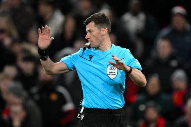 Hakem Benoit Bastien UEFA Avrupa Ligi 'nde son 16 maç Manchester United ve Real Sociedad maçında Old Trafford, Manchester, Birleşik Krallık' ta, 13 Mart 2025