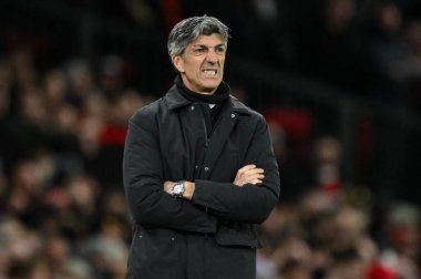 Real Sociedad 'ın Imanol Alguasil Müdürü, UEFA Avrupa Ligi' nde son 16 maç Manchester United 'ın Real Sociedad' a karşı Old Trafford, Manchester, İngiltere 'de 13 Mart 2025' te oynadığı maçta dişlerini gıcırdatıyor.