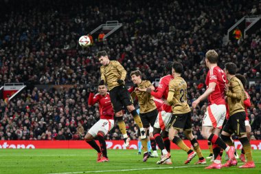 Real Sociedad 'dan Martn Zubimendi, UEFA Avrupa Ligi' nde son 16 maç Manchester United 'ın Real Sociedad' a karşı Old Trafford, Manchester, Birleşik Krallık 'ta 13 Mart 2025' te oynadığı maçta defans sahasında topu temizledi.