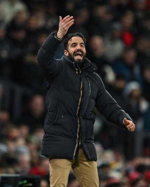 Manchester United takımının Ruben Amorim Menajeri UEFA Avrupa Ligi 'nde takım talimatlarını veriyor Son 16 maç Manchester United' ın Real Sociedad 'a karşı Old Trafford, Manchester, İngiltere' de, 13 Mart 2025