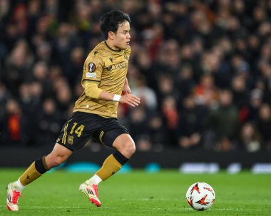 Real Sociedad 'dan Takefusa Kubo, UEFA Avrupa Ligi' nde son 16 maç Manchester United 'ın Real Sociedad' a karşı Old Trafford, Manchester, İngiltere 'de 13 Mart 2025' te oynadığı maçta topa ilk vuruşunu yaptı.