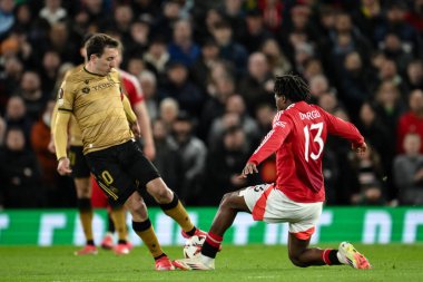 Real Sociedad 'dan Mikel Oyarzabal ve Manchester United' dan Patrick Dorgu UEFA Avrupa Ligi 'nde son 16 maç Manchester United' ın Real Sociedad 'a karşı Old Trafford, Manchester, İngiltere, 13 Mart 2025