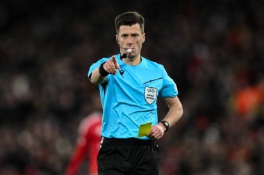 Hakem Benoit Bastien, Real Sociedad 'dan Aritz Elustondo' ya UEFA Avrupa Ligi son 16 maçında Manchester United ile Real Sociedad maçında sarı kart verdi.