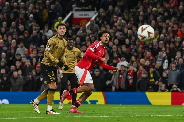 Manchester United takımından Joshua Zirkzee, UEFA Avrupa Ligi 'nde son 16 maçta Manchester United ile Real Sociedad' ın Old Trafford, Manchester, İngiltere 'de oynadıkları maçta gol attı.