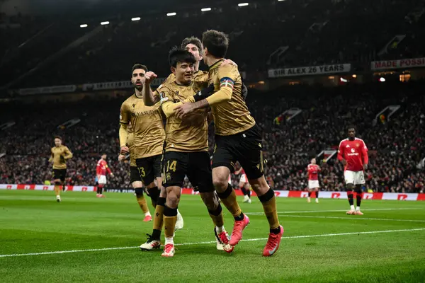 Real Sociedad 'dan Mikel Oyarzabal, 13 Mart 2025' te Old Trafford, Manchester, Birleşik Krallık 'ta oynanan UEFA Avrupa Ligi son 16 maçında 0-1 kazanma hedefini kutluyor.