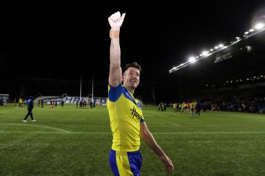 Warrington Wolves 'tan Stefan Ratchford, 15 Mart 2025' te Widnes Widnes Stadyumu 'nda oynanan Betfred Challenge Cup maçı sonrasında gezgin taraftarlara jest yapıyor.