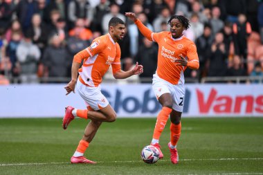 Blackpoolmakes takımından Niall Ennis, 15 Mart 2025 'te Bloomfield Road, Blackpool' da oynanan Blackpool - Leyton Orient maçında topla bir ara verdi.