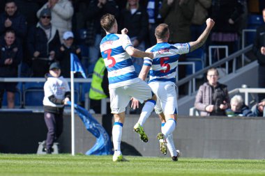 Queens Park Rangers takımından Steve Cook, 15 Mart 2025 'te Londra' daki Kiyan Prince Foundation Stadyumu 'nda oynanan Queens Park Rangers - Leeds United maçında 2-0' lık galibiyeti kutluyor.