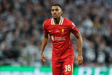 Liverpool 'dan Ryan Gravenberch 16 Mart 2025' te Wembley Stadyumu 'nda Liverpool-Newcastle United Carabao Kupası final maçında