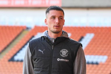 Blackpool 'dan Oliver Casey, 15 Mart 202' de Bloomfield Road, Blackpool 'da oynanan Blackpool - Leyton Orient maçı öncesinde geldi.