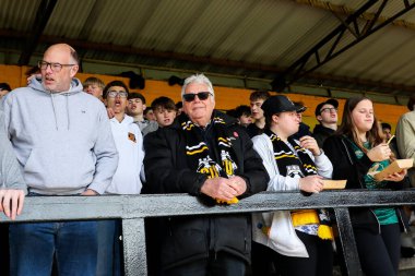 Taraftarlar Cledara Abbey Stadyumu 'na, 15 Mart 2025' te Cledara Abbey Stadyumu 'nda oynanan Cambridge United-Peterborough maçı öncesinde geldiler.