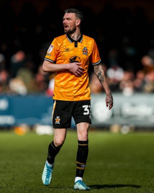 Cambridge United takımından Scott Malone, 15 Mart 2025 'te Cledara Abbey Stadyumu' nda oynanan Cambridge United ve Peterborough United maçında tepki gösterdi.