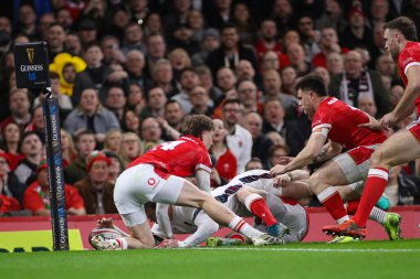 İngiltere 'den Tom Roebuck, İngiltere' nin Cardiff şehrinde oynanan 2025 Guinness 6 milli maçında takımının ikinci golünü attı.