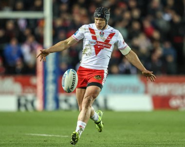 St. Helens takımından Jonny Lomax, Betfred Challenge Cup maçında St Helens 'a karşı Leeds Gergedan maçında 14 Mart 2025' te St Helens Stadyumu 'nda maç yapıyor.