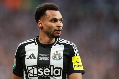 Newcastle United takımından Jacob Murphy 16 Mart 2025 'te Wembley Stadyumu' nda Liverpool - Newcastle United maçında