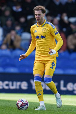 Leeds United takımından Joe Rodon 15 Mart 2025 'te Londra' daki Kiyan Prince Vakfı Stadyumu 'nda Queens Park Rangers - Leeds United maçında