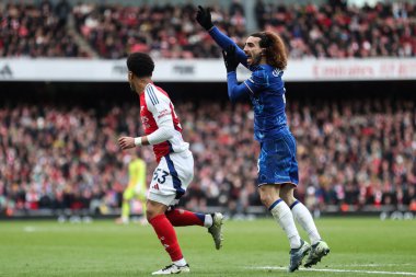 Chelsea 'den Marc Cucurella, 16 Mart 2025' te Emirates Stadyumu 'nda oynanan Premier League karşılaşmasında tepki gösterdi.