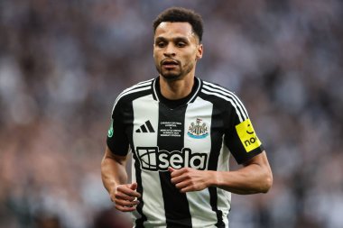 Newcastle United takımından Jacob Murphy 16 Mart 2025 'te Wembley Stadyumu' nda Liverpool - Newcastle United maçında