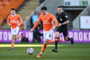 Blackpool 'dan Albie Morgan, 15 Mart 2025' te Bloomfield Road, Blackpool 'da oynanan Blackpool - Leyton Orient maçında topla bir çıkış yaptı.