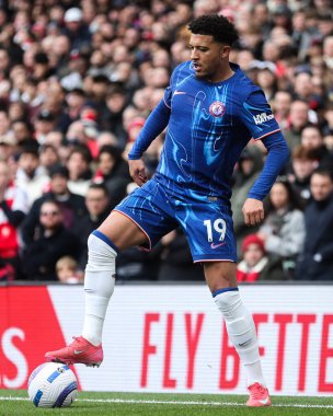 Chelsea 'den Jadon Sancho, 16 Mart 2025' te Birleşik Krallık 'taki Emirates Stadyumu' nda oynanan Premier Lig karşılaşmasında Chelsea 'ye karşı Arsenal maçında dövüşüyor.