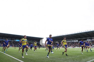 Warrington Wolves oyuncuları maç öncesi ısınma maçında Widnes Vikings vs Warrington Wolves 'a karşı DCBL Stadyumu, Widnes, Birleşik Krallık, 15 Mart 2025