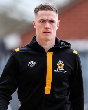 Cambridge United takımından Nathan Bishop, 15 Mart 2025 'te Cledara Abbey Stadyumu' nda oynanan Cambridge United-Peterborough maçı öncesinde Cledara Abbey Stadyumu 'na geldi.
