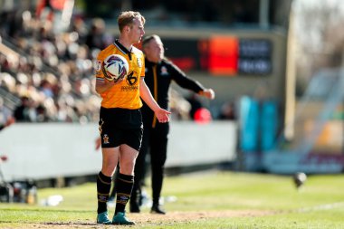 Cambridge United takımından Liam Bennett, 15 Mart 202 'de Cledara Abbey Stadyumu' nda oynanan Cambridge United ve Peterborough United maçında tepki gösterdi.