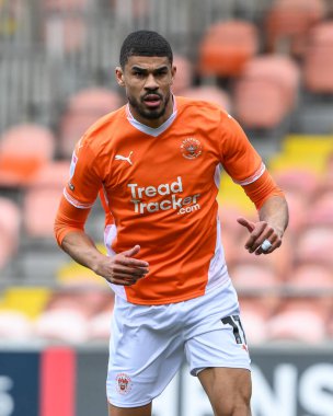 Blackpool takımından Ashley Fletcher 15 Mart 2025 'te Bloomfield Road, Blackpool' da oynanan Blackpool-Leyton maçı sırasında