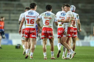 St. Helens 'li Tristan Sailor, 14 Mart 2025' te St Helens ile Leeds Rhinos arasındaki Betfred Challenge Kupası karşılaşmasında denemesini kutluyor.