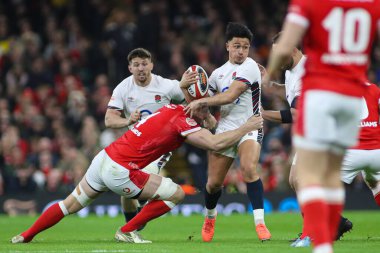 İngiltere 'den Marcus Smith, İngiltere Prenslik Stadyumu, Cardiff, İngiltere' de oynanan 2025 Guinness 6 Milletler Maçı 'nda bir çıkış yaptı.