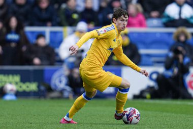 Leeds United takımından Brenden Aaronson, 15 Mart 2025 'te Londra' daki Kiyan Prince Vakfı Stadyumu 'nda Queens Park Rangers - Leeds United maçında topu sürüyor.