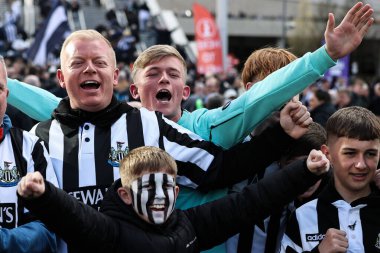 Newcastle taraftarları 16 Mart 2025 'te Wembley Stadyumu' nda Liverpool ile Newcastle United arasında oynanan Carabao Kupası final maçı sırasında