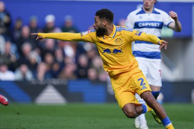 Leeds United takımından Jayden Bogle, 15 Mart 2025 'te Londra' daki Kiyan Prince Foundation Stadyumu 'nda Queens Park Rangers vs Leeds United' a karşı oynanan Gökyüzü İddia Şampiyonası maçında golünü kutluyor.