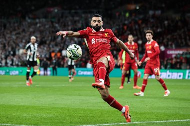 Liverpool 'dan Mohamed Salah, 16 Mart 2025' te Wembley Stadyumu 'nda Liverpool-Newcastle United maçında, Carabao Kupası final maçında hareket halindeydi.