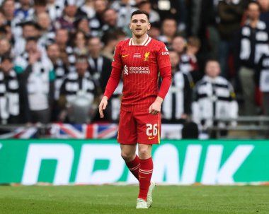 Liverpool 'dan Andrew Robertson 16 Mart 2025' te Wembley Stadyumu 'nda Liverpool ile Newcastle United arasındaki Carabao Kupası final maçında