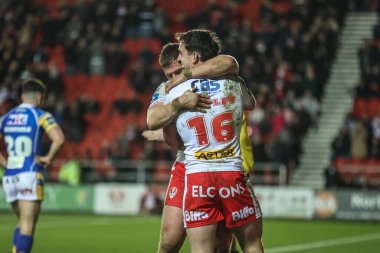 St. Helens takımından Matt Whitley, 14 Mart 2025 'te St Helens - Leeds Rhinos maçı sırasında St Helens - All Wicked Stadyumu, St Helens, İngiltere' de oynanan Betfred Challenge Cup karşılaşmasını kutluyor.