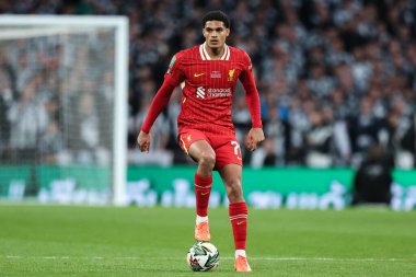 Liverpool 'dan Jarell Quansah, 16 Mart 2025' te Londra, Wembley Stadyumu 'nda oynanan Liverpool-Newcastle United Carabao Kupası final maçı sırasında hareket halindeydi.